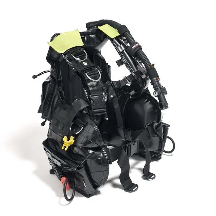 Back side view of an Interspiro™ Divator Rescue BC highlighting its harness structure, air cylinder mount, and ergonomic rescue configuration.